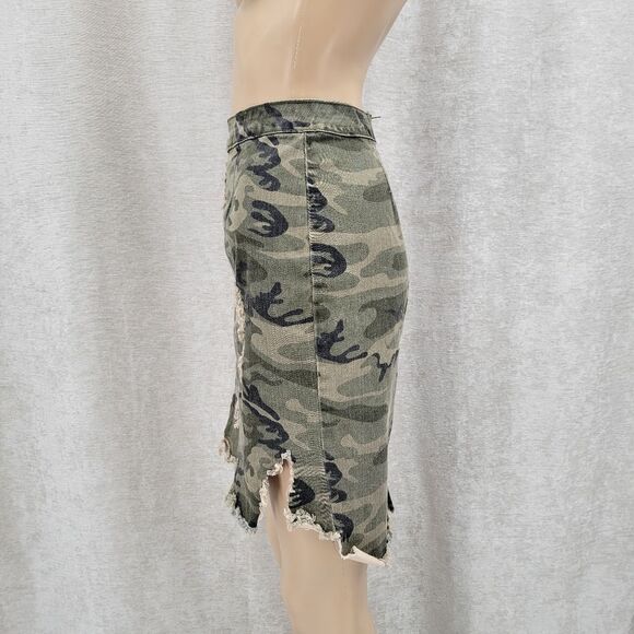 Vibrant Distressed Camo Mini Skirt Vintage Y2K Fringe Detail Bodycon - Picture 2 of 12